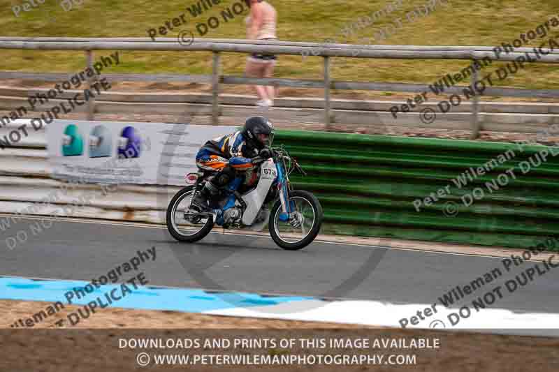 Vintage motorcycle club;eventdigitalimages;mallory park;mallory park trackday photographs;no limits trackdays;peter wileman photography;trackday digital images;trackday photos;vmcc festival 1000 bikes photographs